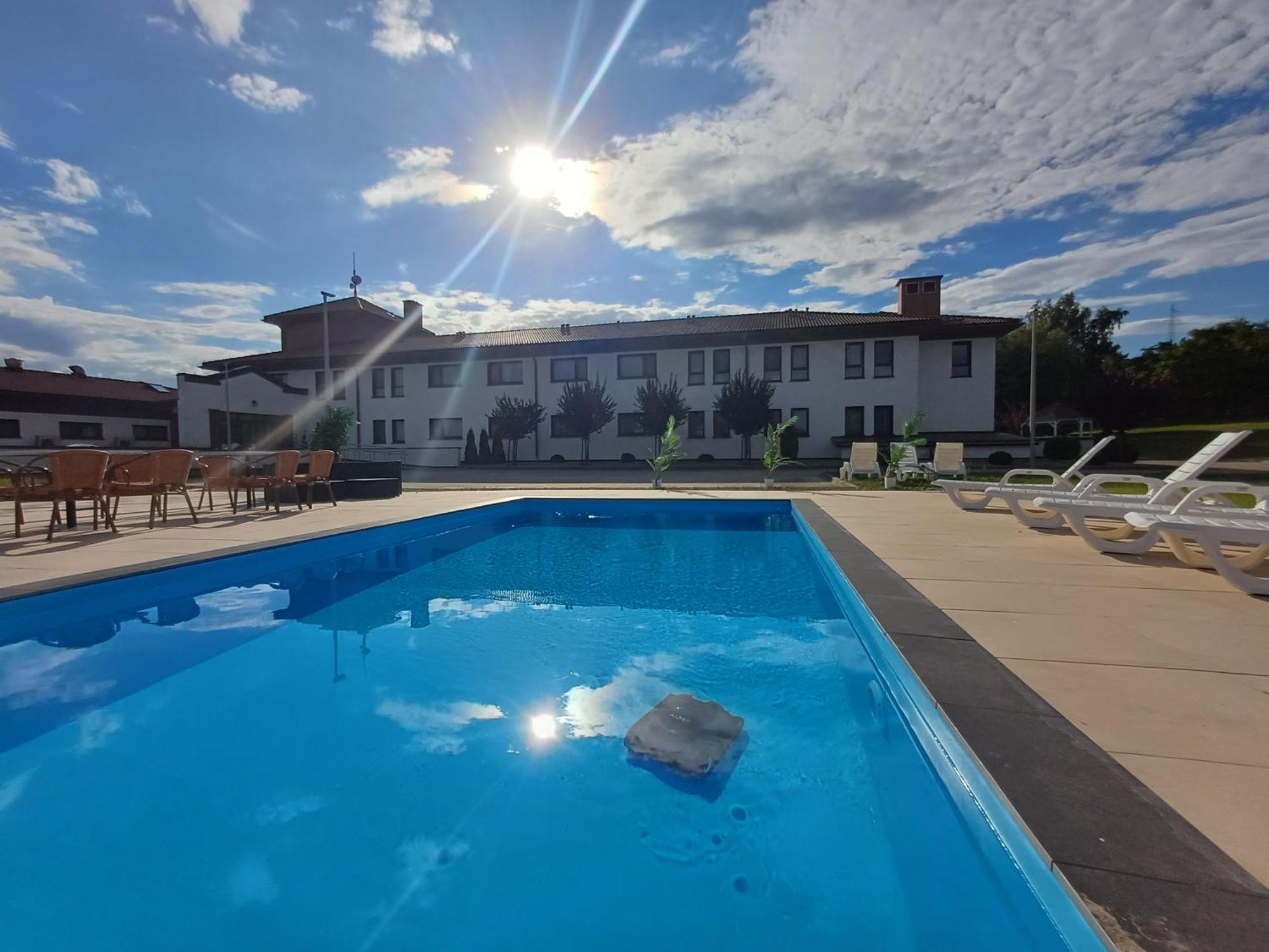 Nortil Hotell Plocin Exteriör bild